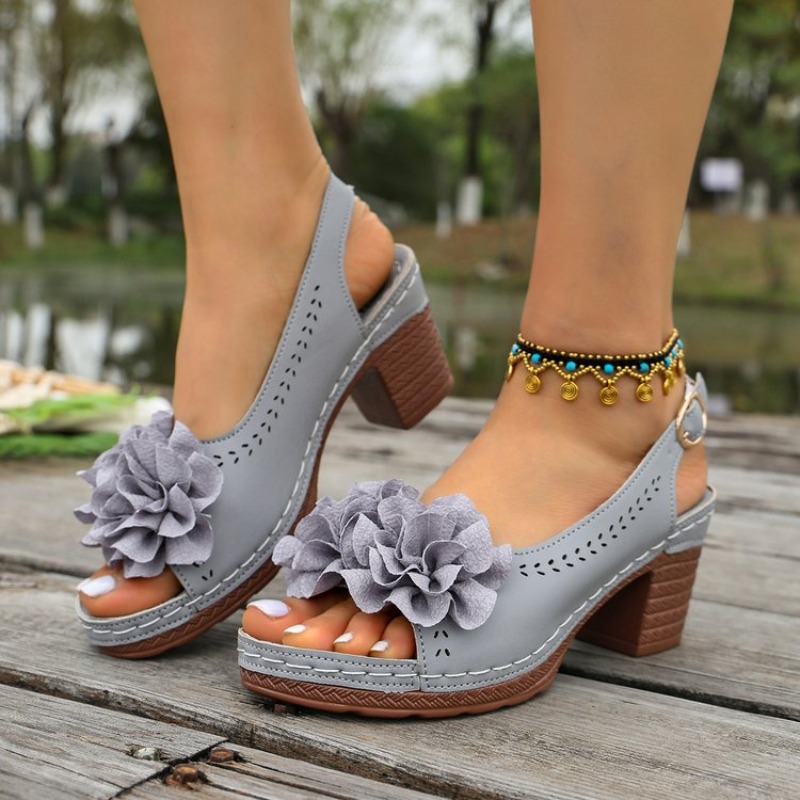 Vintage And Modern Fashion - Vintage Flower Decorate Peep Toe Sandals