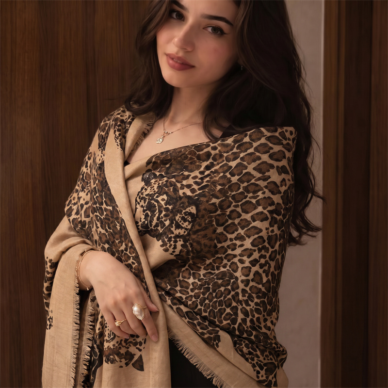 Vintage Leopard Print Hijab an - огляд і ціна Vintage Fashion Prints