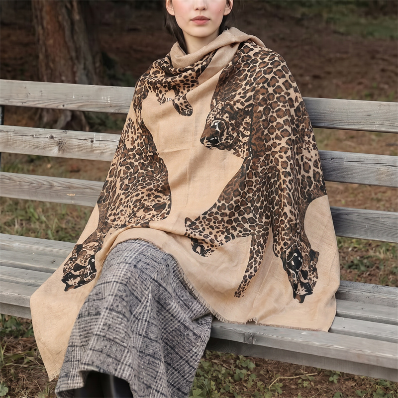 Vintage Leopard Print Hijab an - огляд і ціна Vintage Fashion Prints